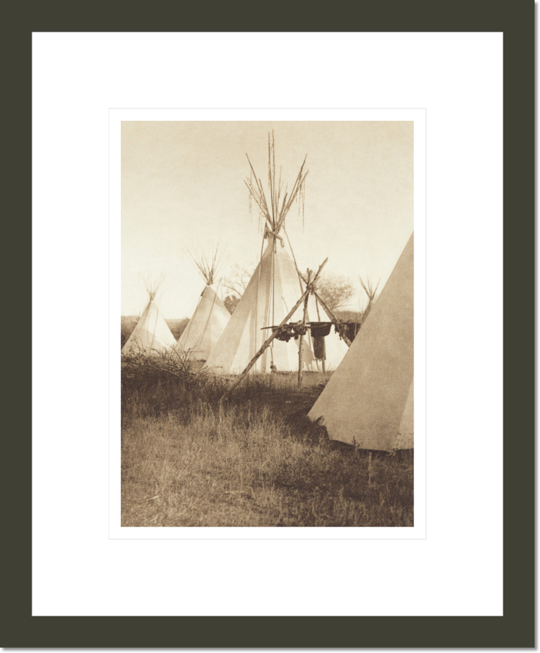 Medicine Tripod - Apsaroke (The North American Indian, v. IV. Cambridge, MA: The University Press, 1909)