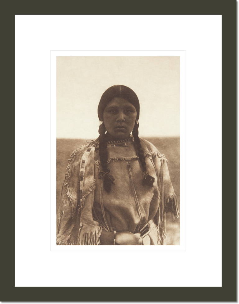 Apsaroke Maiden (The North American Indian, v. IV. Cambridge, MA: The University Press, 1909)