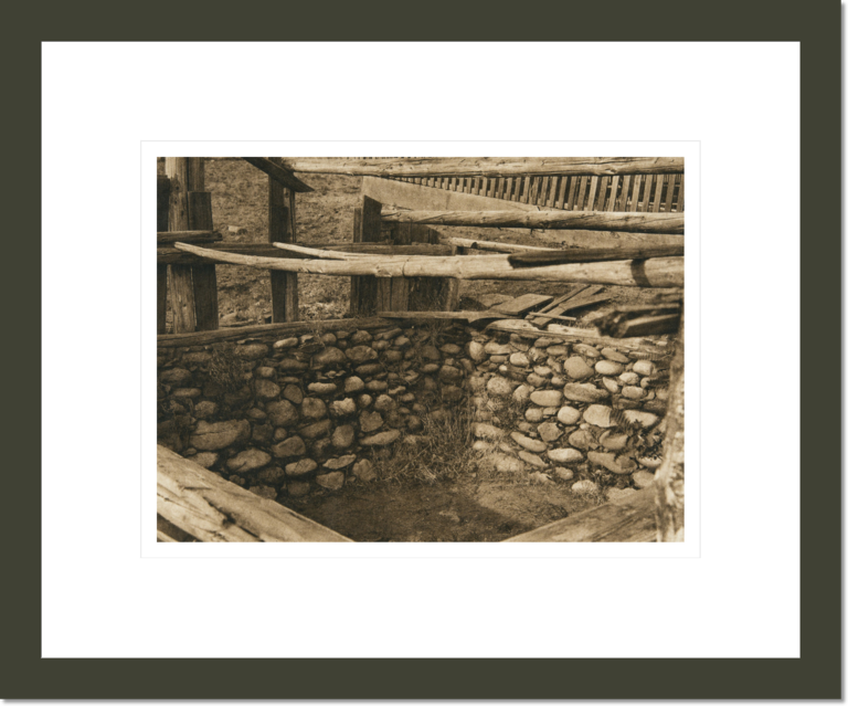 Old sweat-house walls at Orleans Bar - Karok (The North American Indian, v. XIII. Norwood, MA, The Plimpton Press)